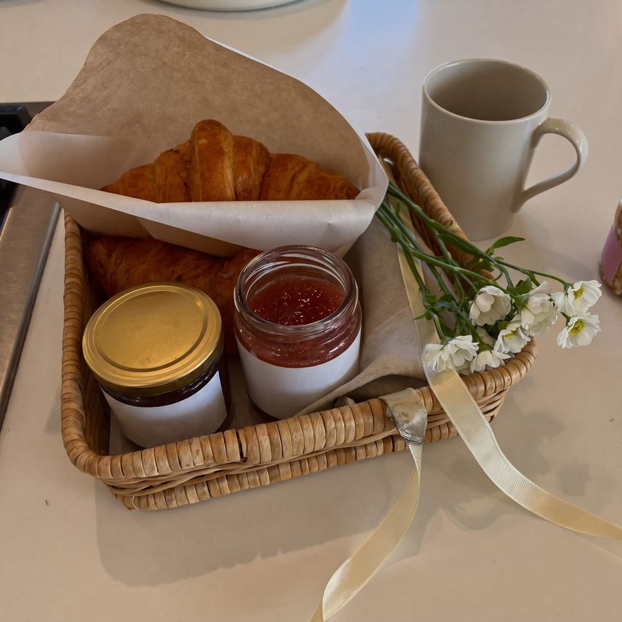Breakfast hamper products